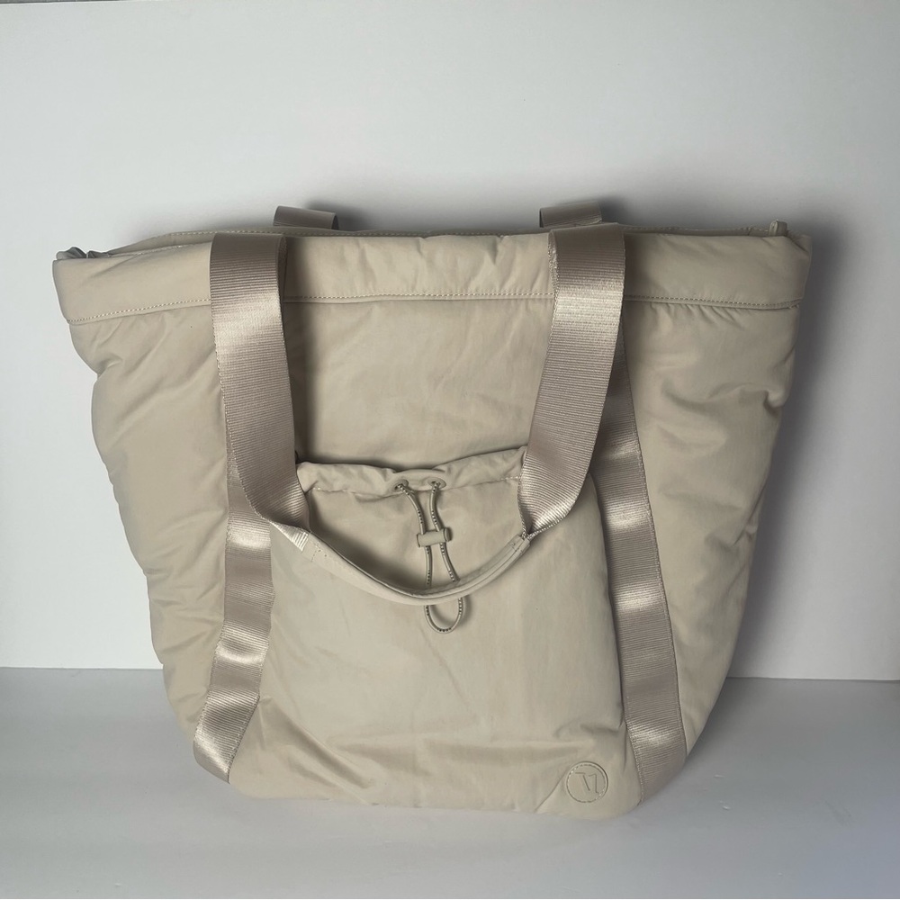 Vuori All Around Tote Ecru Cream White Weekender Bag Work Trips Lightweight - Picture 5 of 16